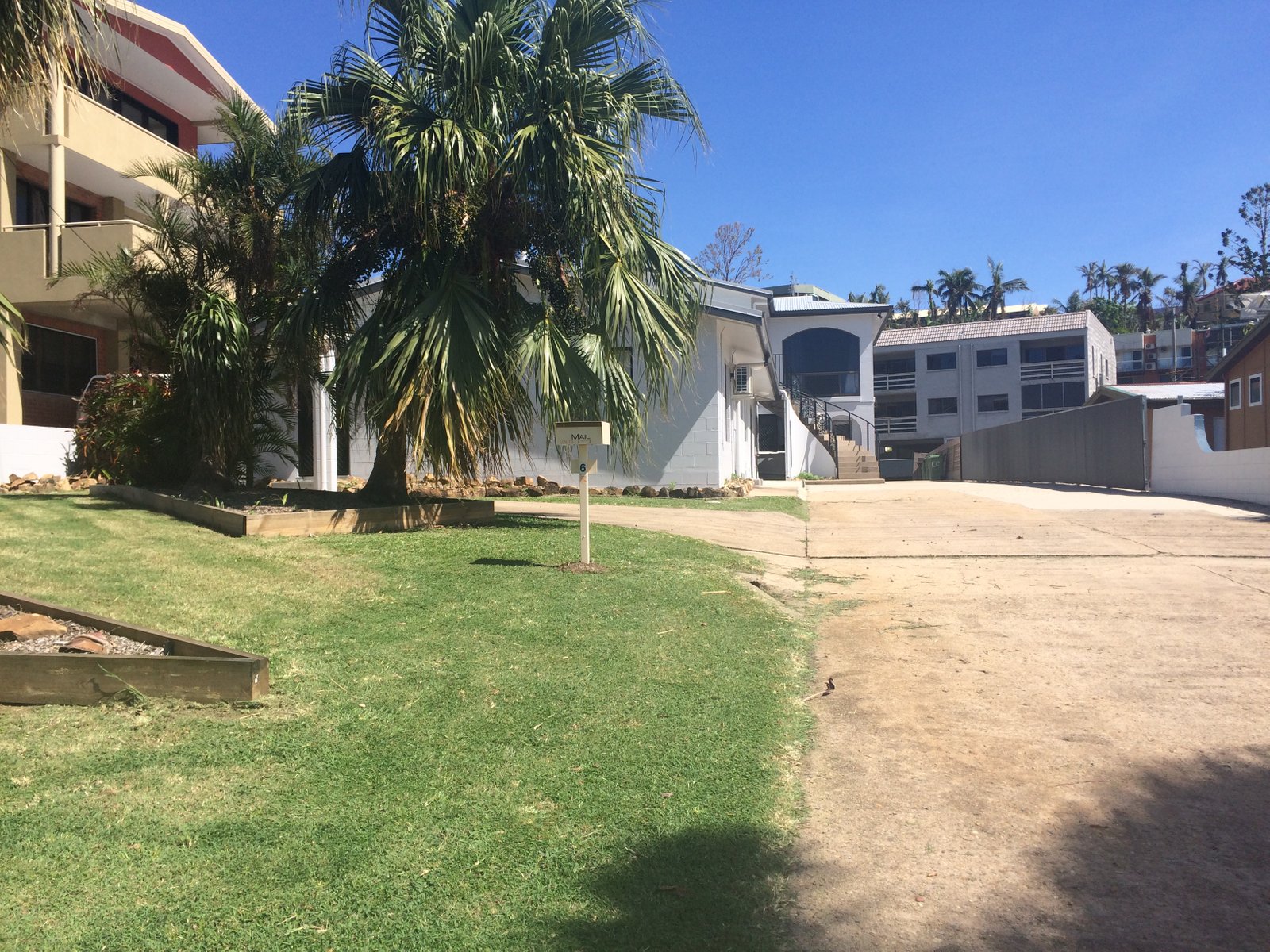 5/6 Waterson Way AIRLIE BEACH 1