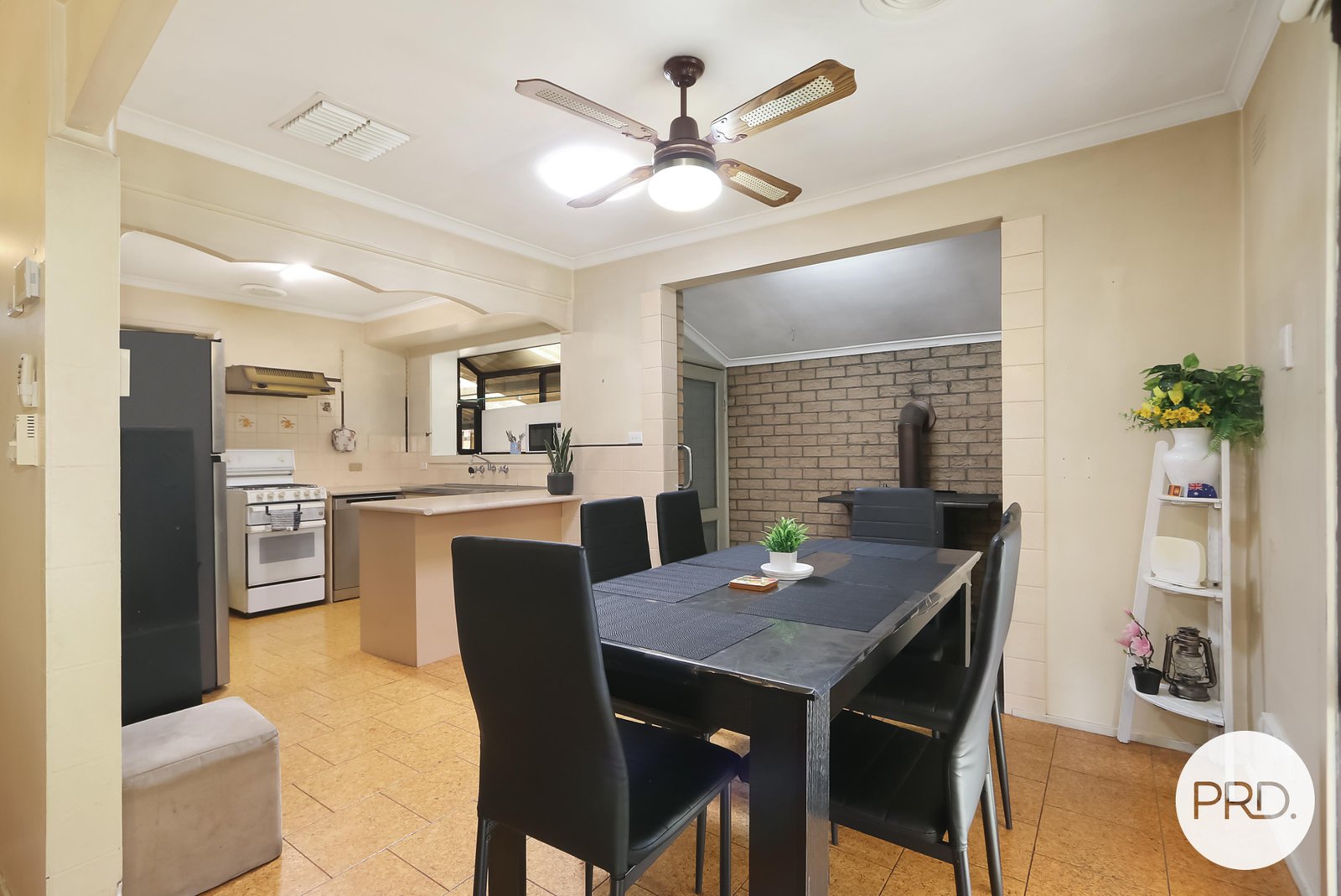 560 Kemp Street LAVINGTON 4
