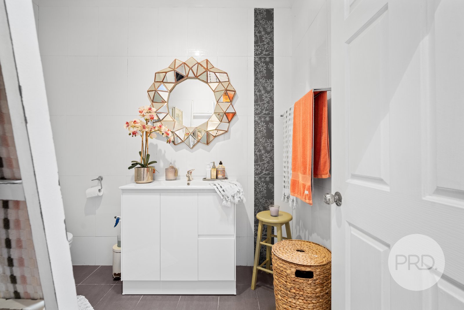 560 Kooringal Road KOORINGAL 9