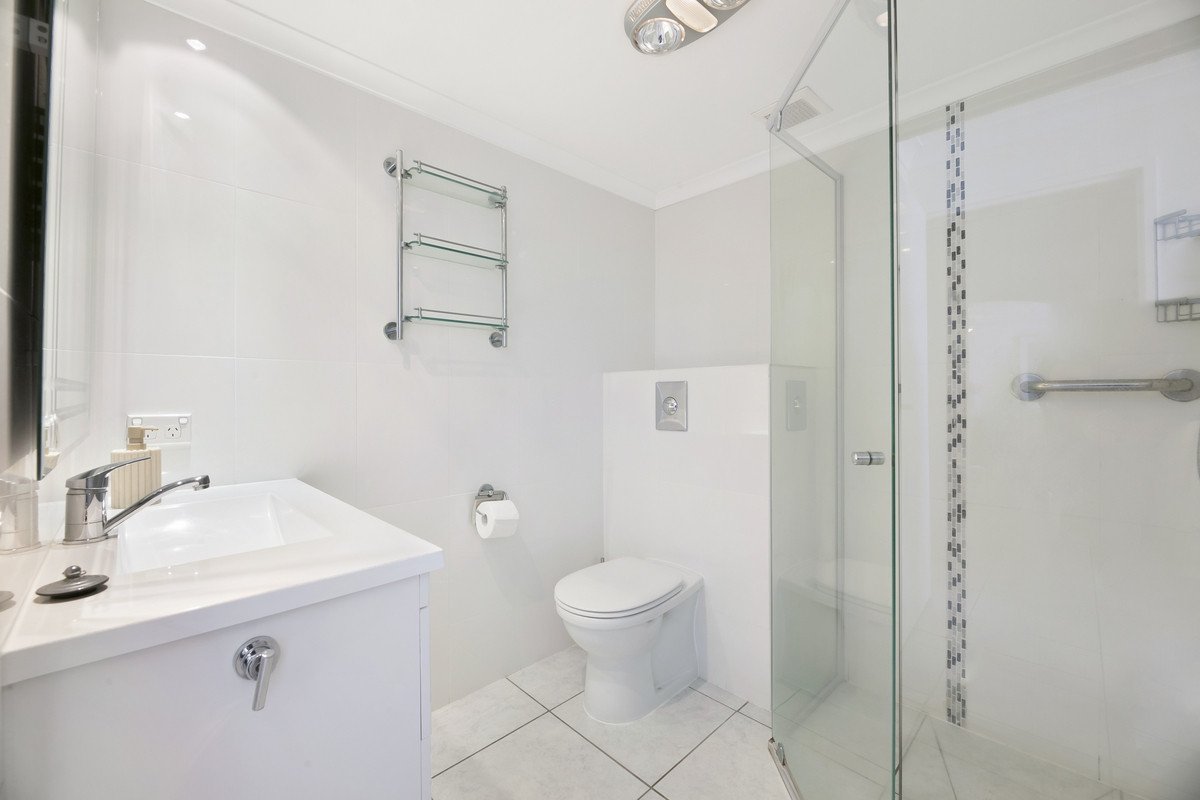 56/114 The Esplanade Burleigh Heads 19