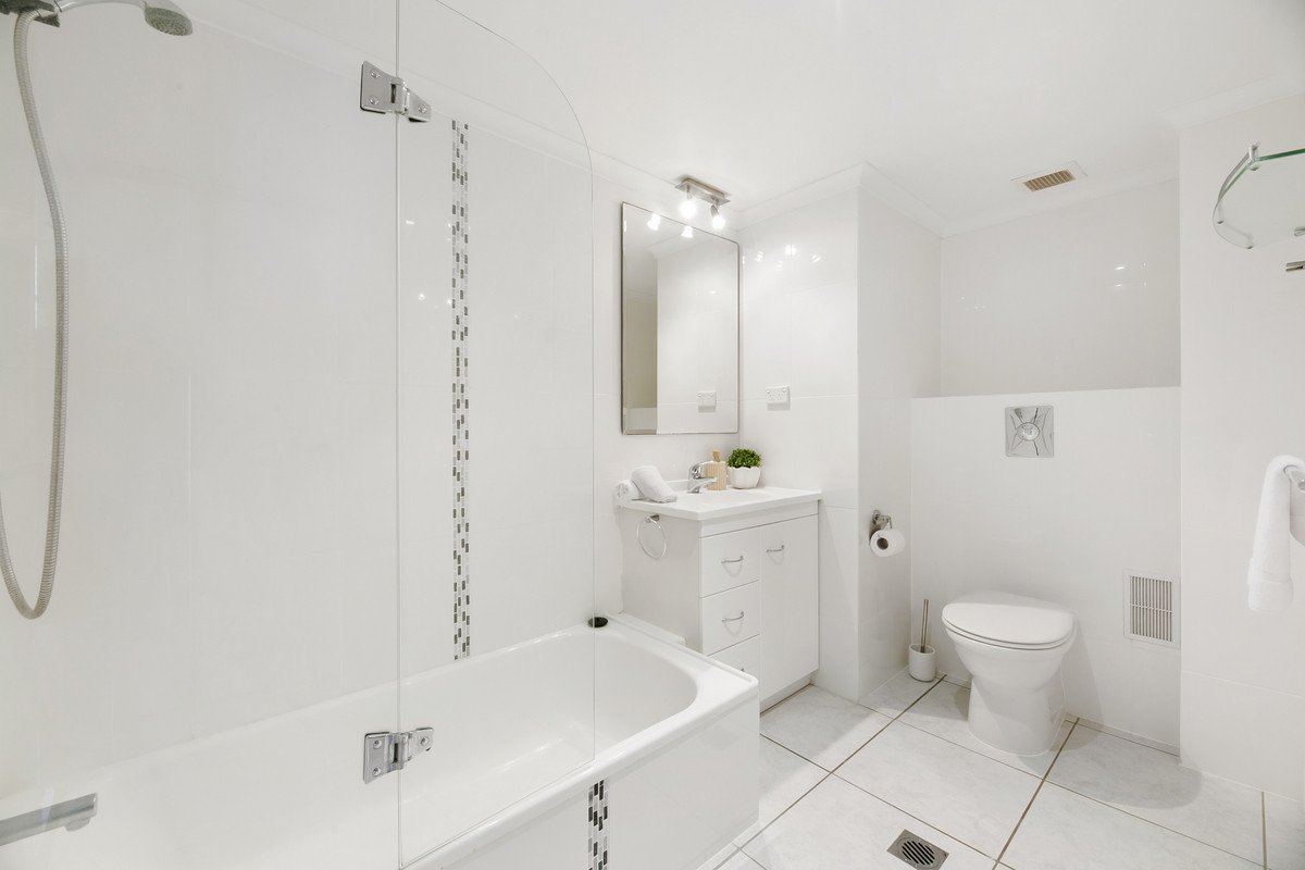 56/114 The Esplanade Burleigh Heads 22