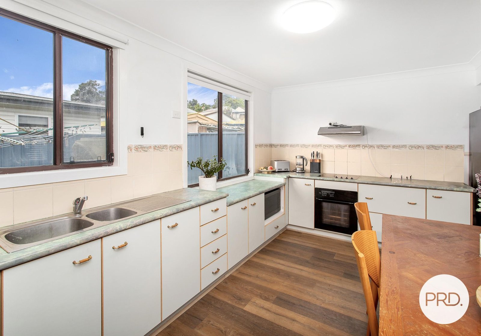 562 Northcliffe Drive BERKELEY 6