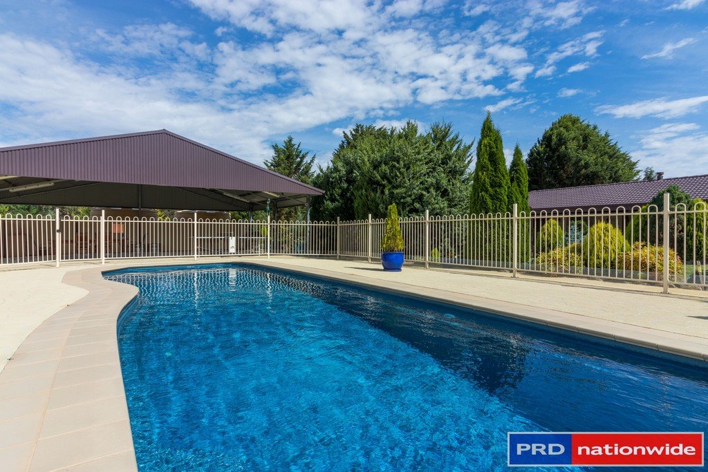 565 Plains Road HOSKINSTOWN 18