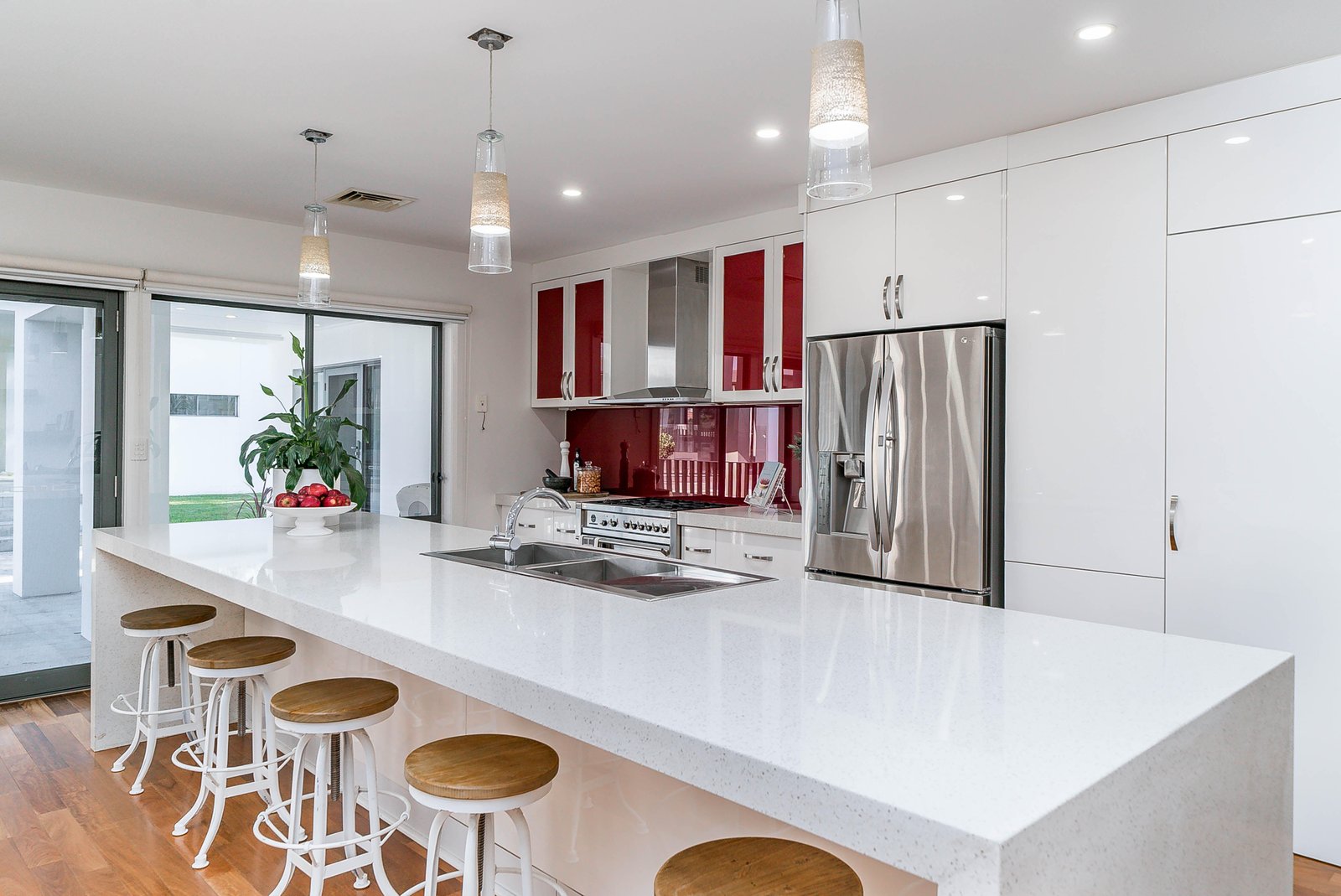 567 Kooringal Road LAKE ALBERT 2