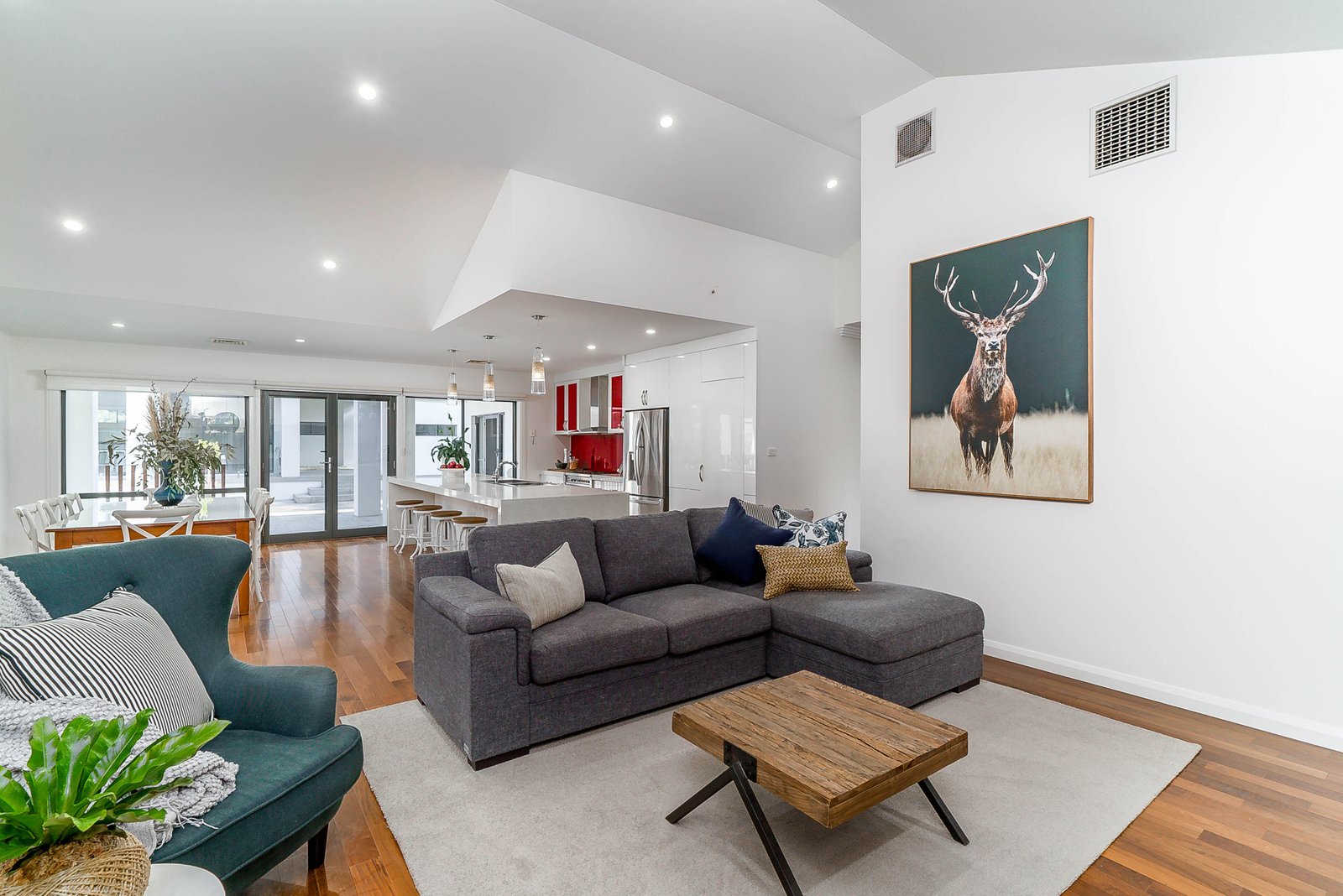 567 Kooringal Road LAKE ALBERT 3