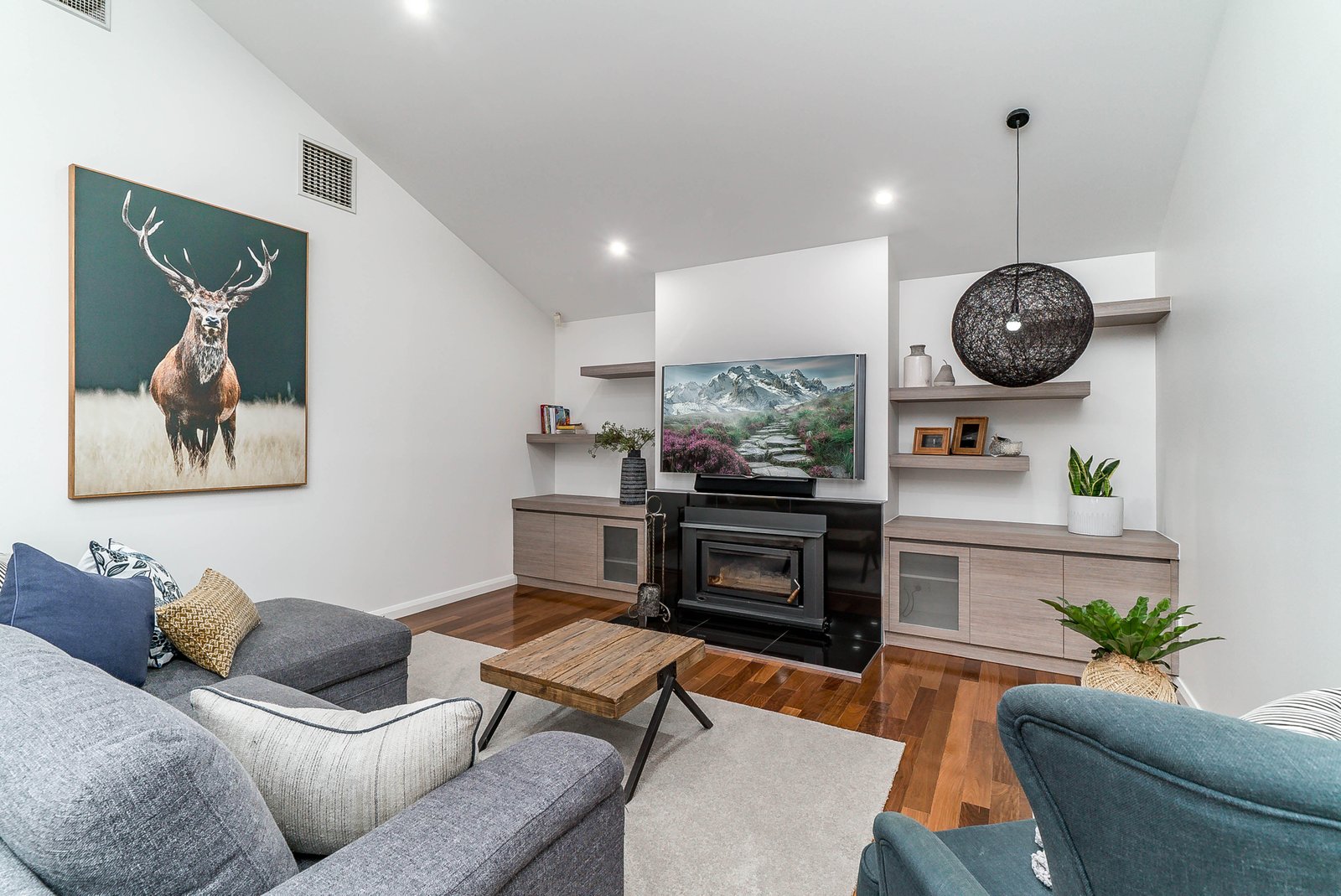 567 Kooringal Road LAKE ALBERT 4