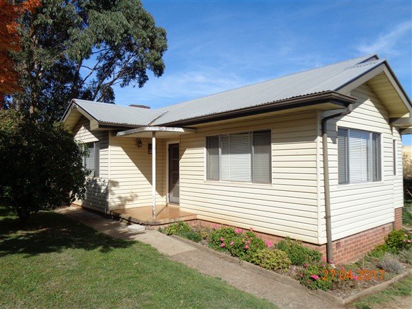 57 Cemetery Road BATLOW 1