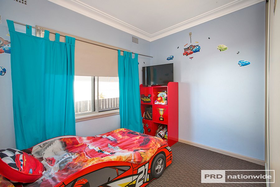 57 Kurrawan Street TAMWORTH 10