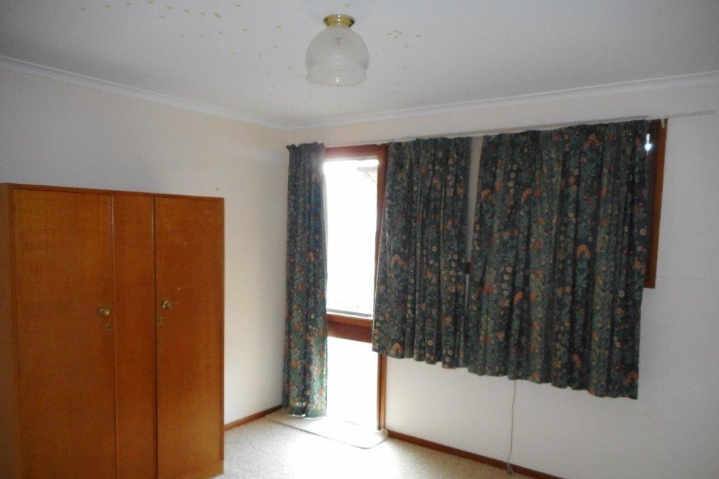 57 Lambie Street TUMUT 8