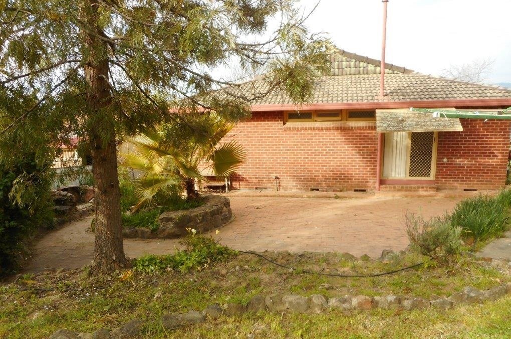 57 Lambie Street TUMUT 12