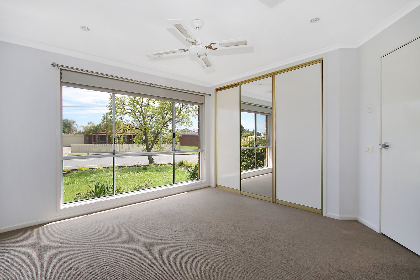 57 Mayfair Drive WEST WODONGA 6