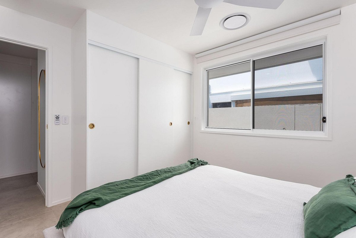 57 Nobby Parade Miami 35