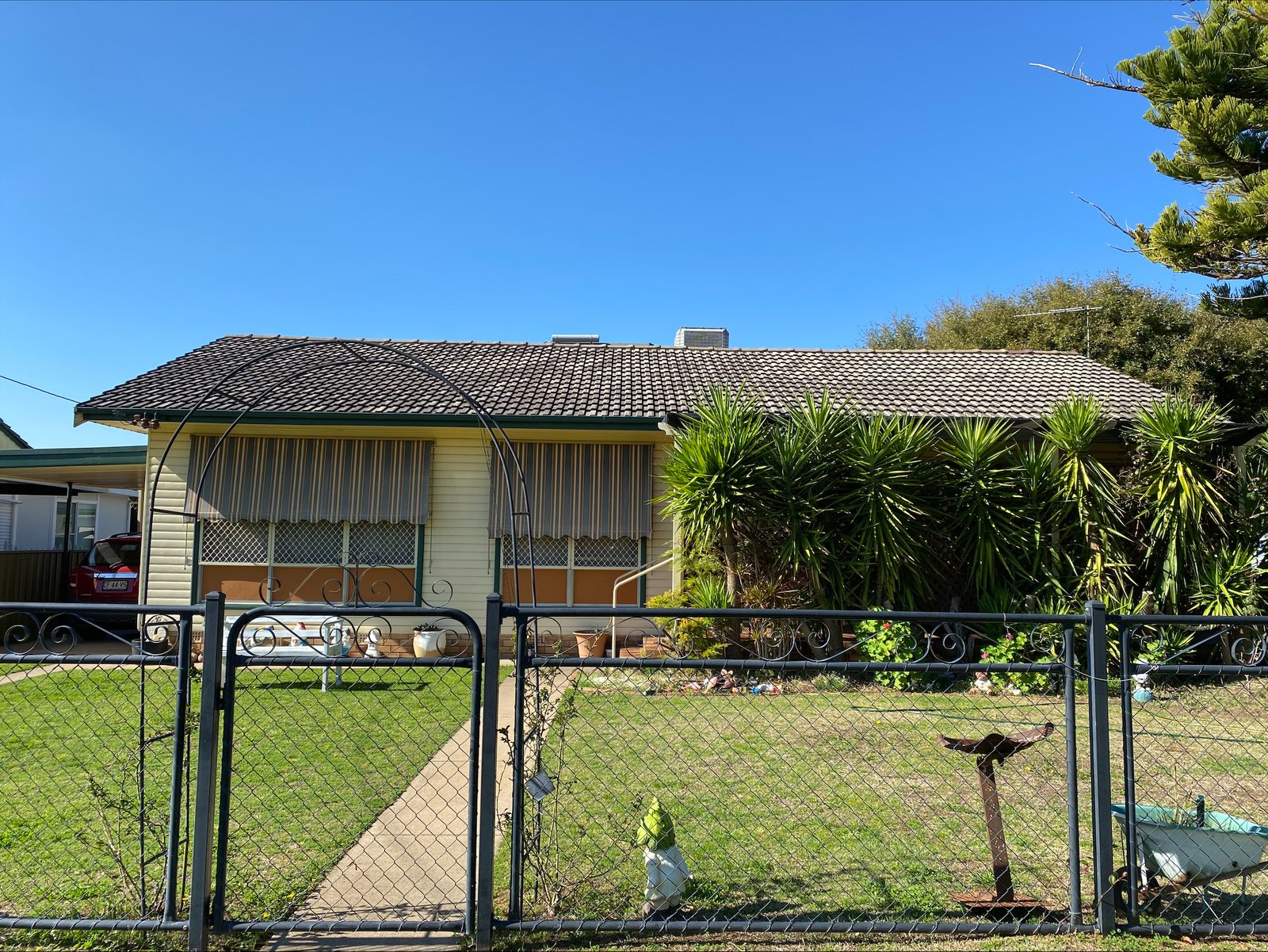 57 Oak Street TAMWORTH 1