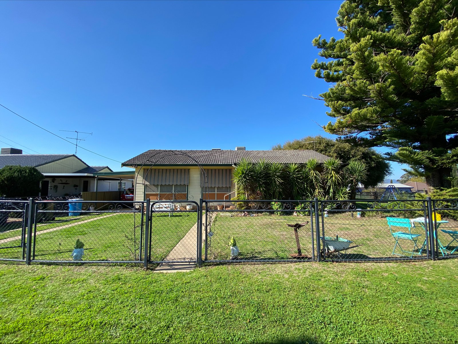 57 Oak Street TAMWORTH 2
