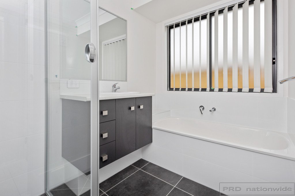 57 Sandpiper Circuit ABERGLASSLYN 9