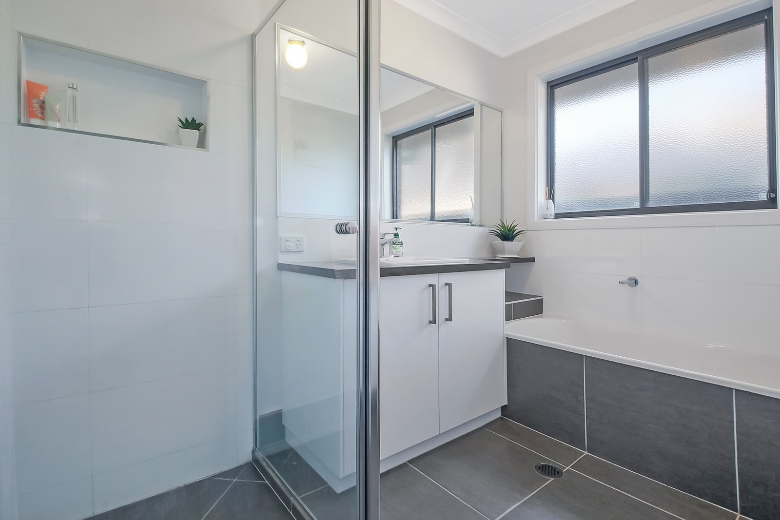 57 Songlark Crescent THURGOONA 13