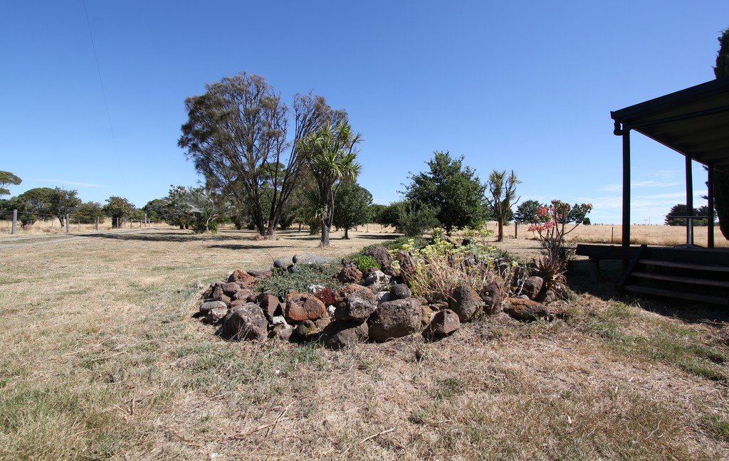 571 Linton-Piggoreet Road HAPPY VALLEY 19