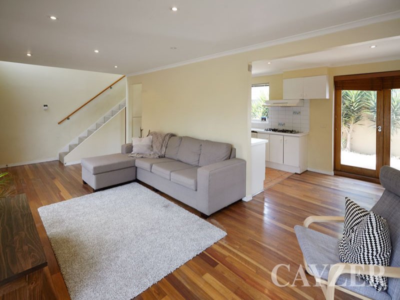 Gallery: 5/72 Derham Street