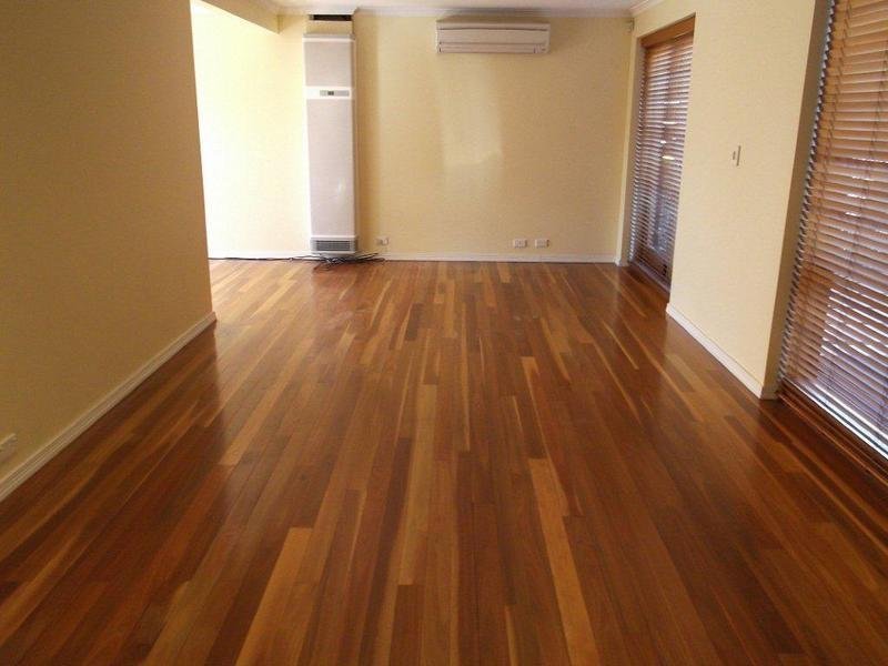 Gallery: 5/72 Derham Street