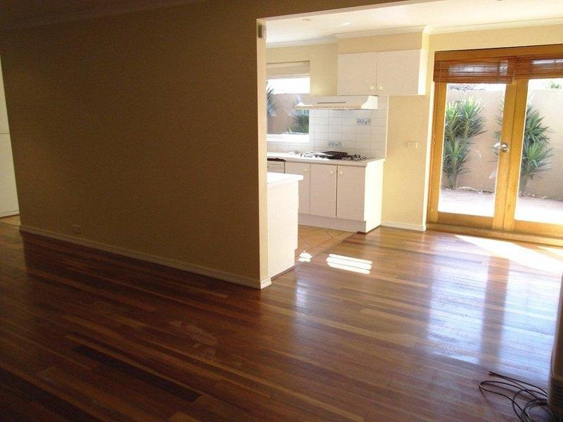 Gallery: 5/72 Derham Street