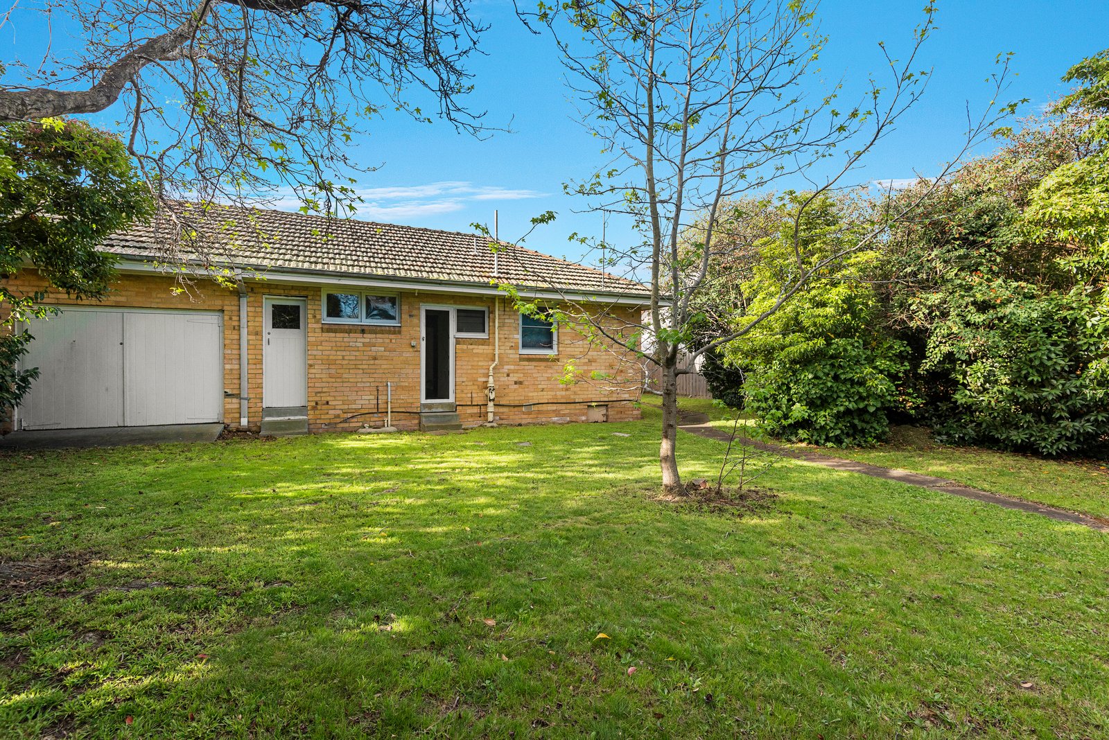572 Whitehorse Road, Surrey Hills, 3127