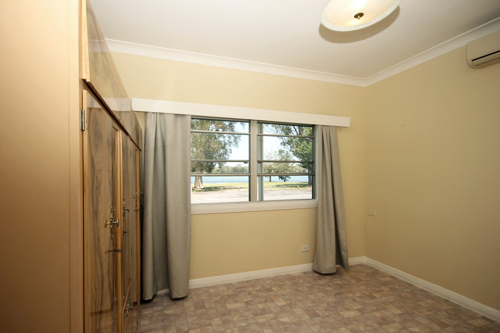 573 Ocean Drive NORTH HAVEN 4