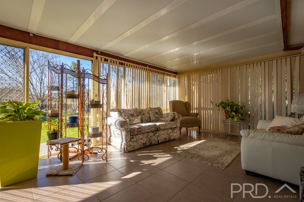 58-60 Gundagai Street ADELONG 12