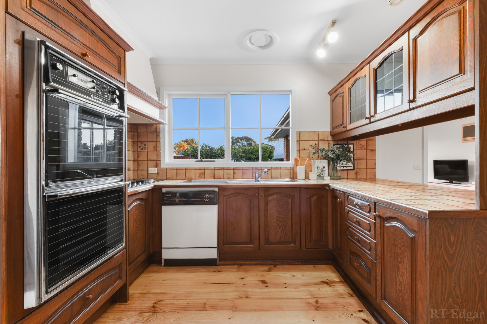 Real Estate and Property in 58 Atheldene Drive, Glen Waverley, VIC