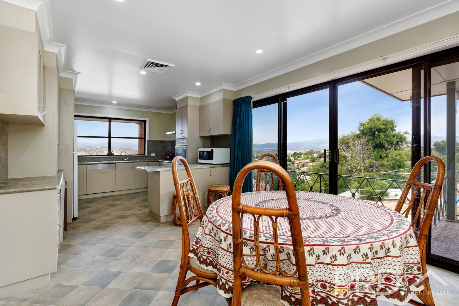 58 Carey Street TUMUT 5