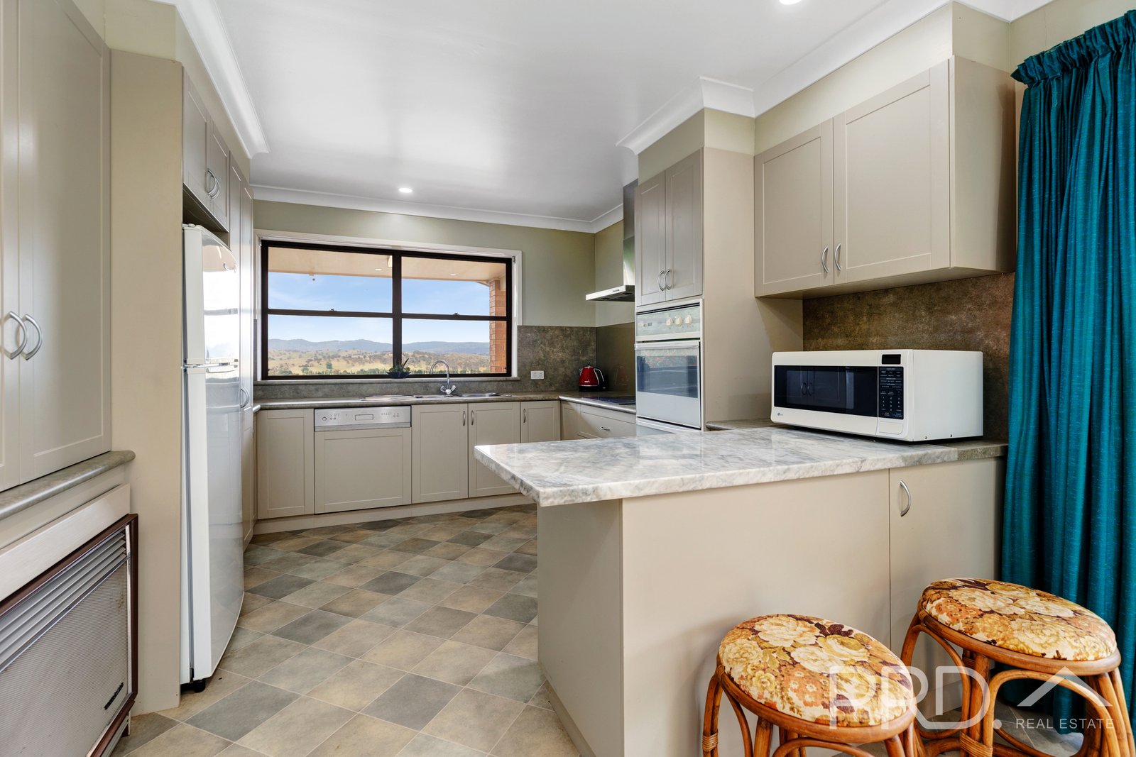 58 Carey Street TUMUT 6