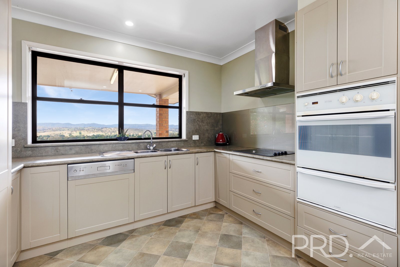 58 Carey Street TUMUT 7