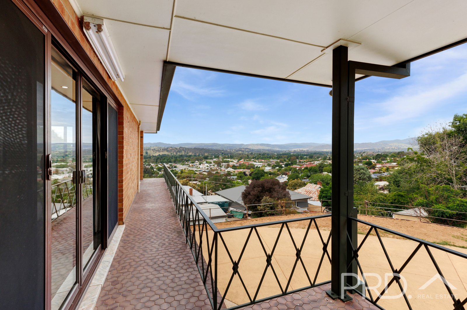 58 Carey Street TUMUT 18