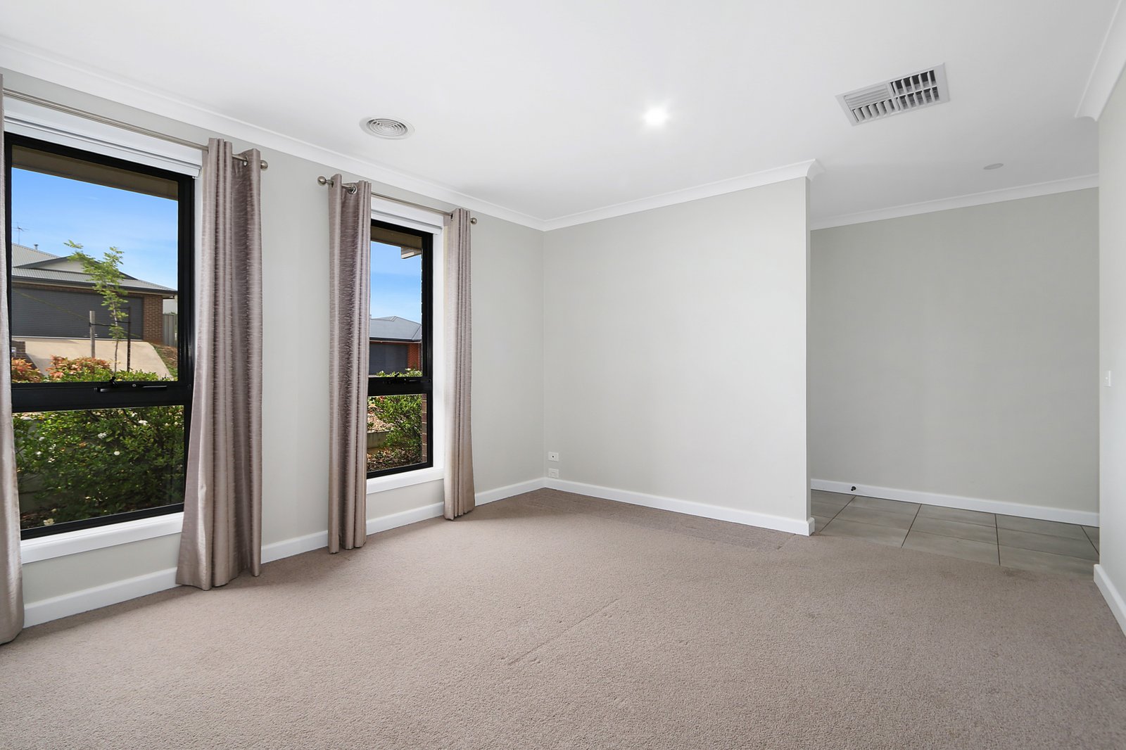 58 Felstead Circuit THURGOONA 1