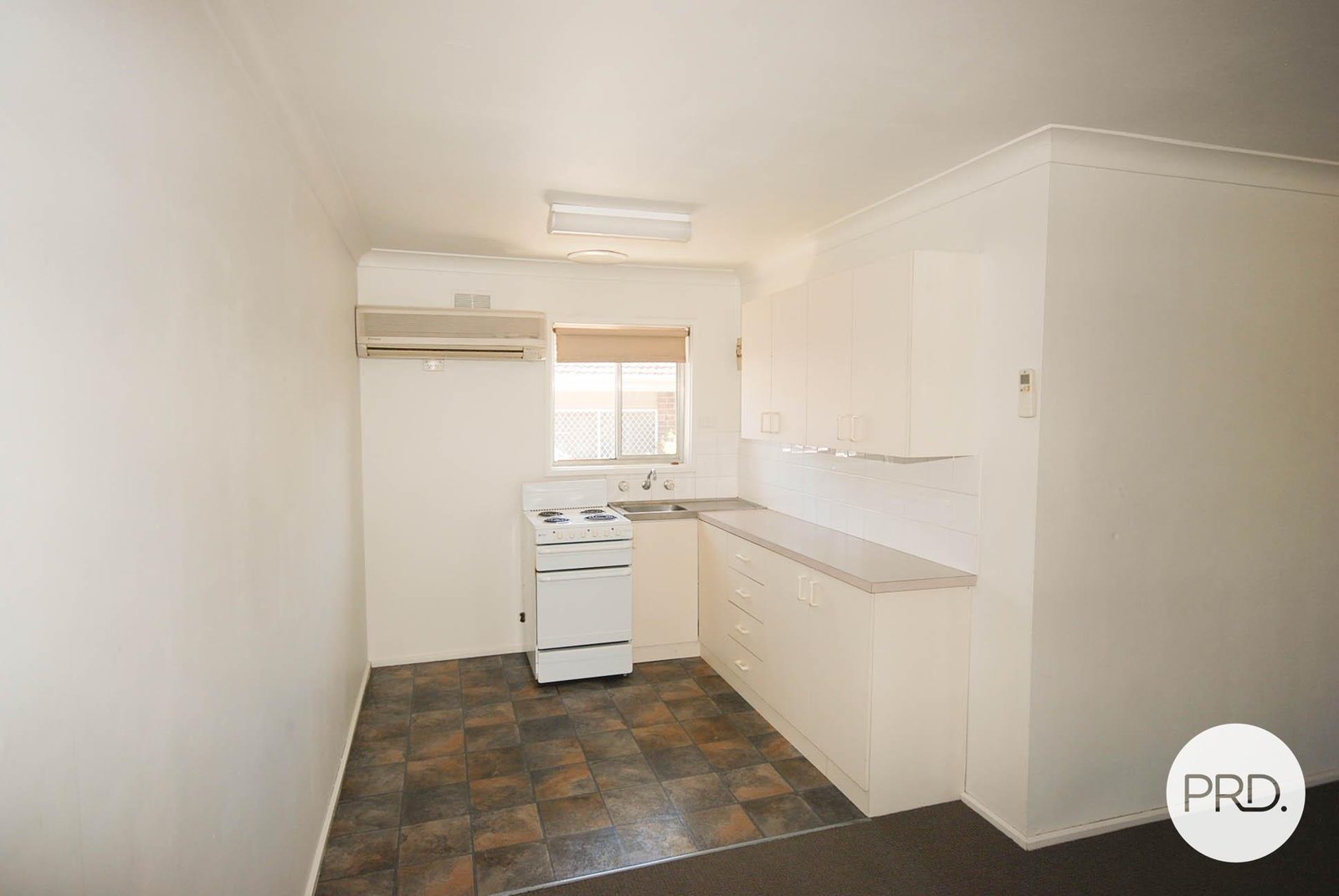 5/8 Higgins Avenue WAGGA WAGGA 4