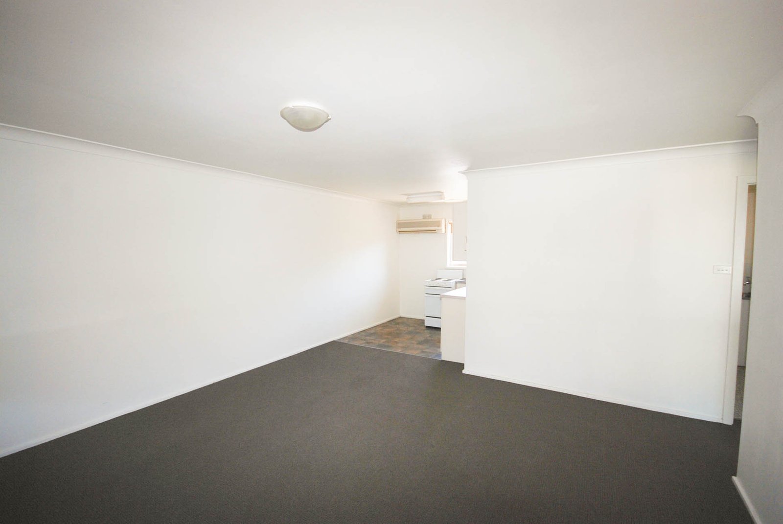 5/8 Higgins Avenue WAGGA WAGGA 2