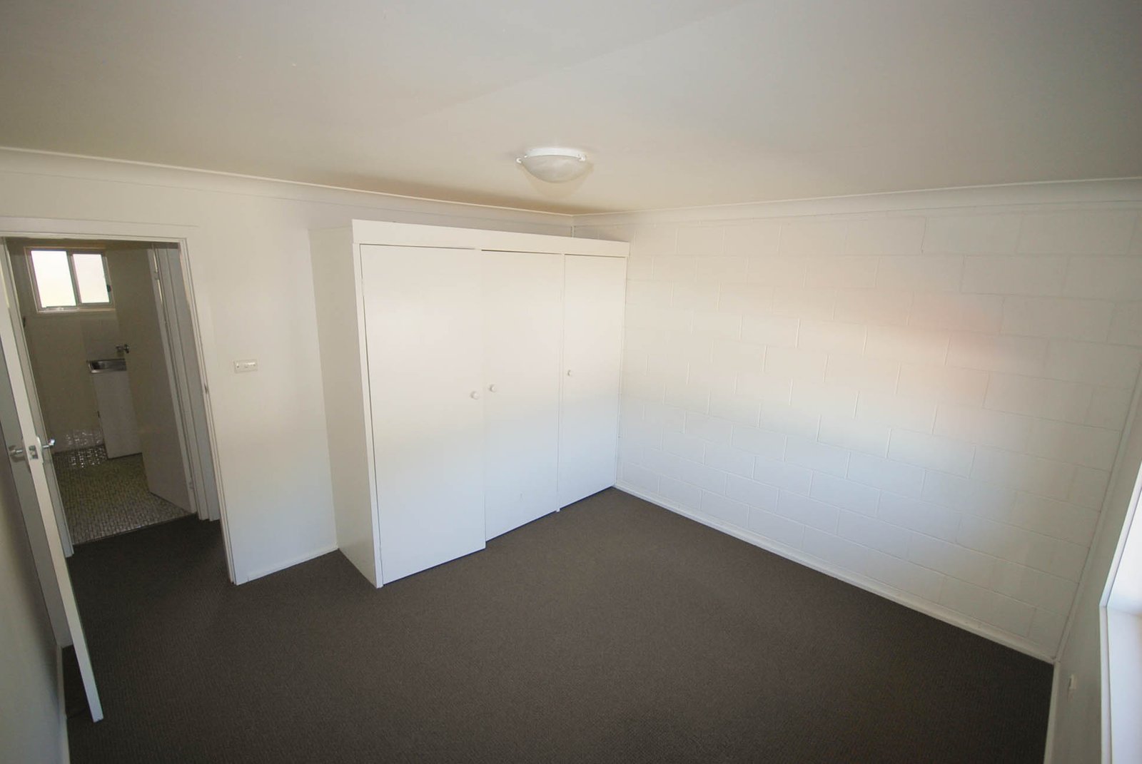 5/8 Higgins Avenue WAGGA WAGGA 4