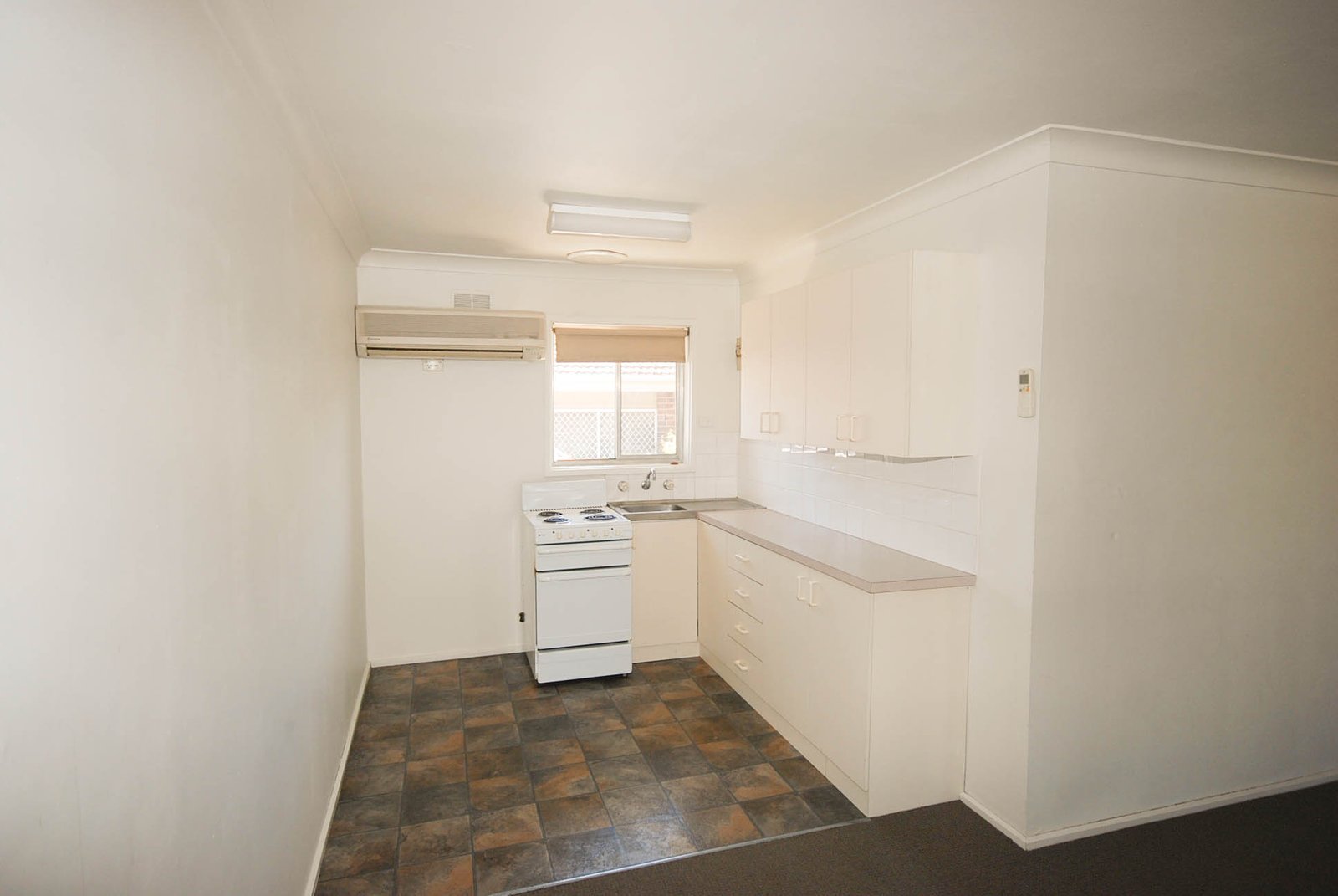 5/8 Higgins Avenue WAGGA WAGGA 4