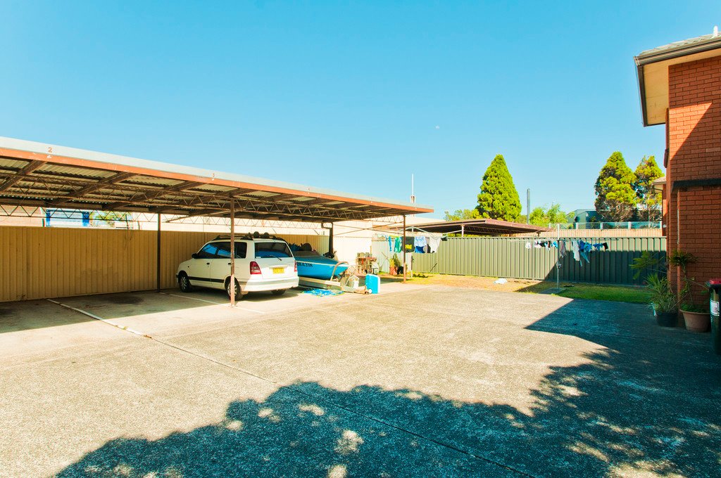 5/8 Peterborough Ave  LAKE ILLAWARRA 3