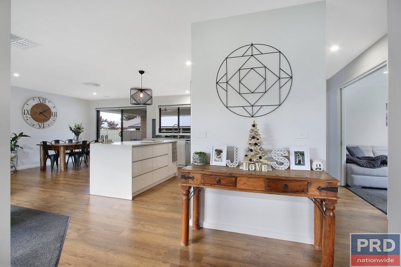 58 Songlark Crescent THURGOONA 3
