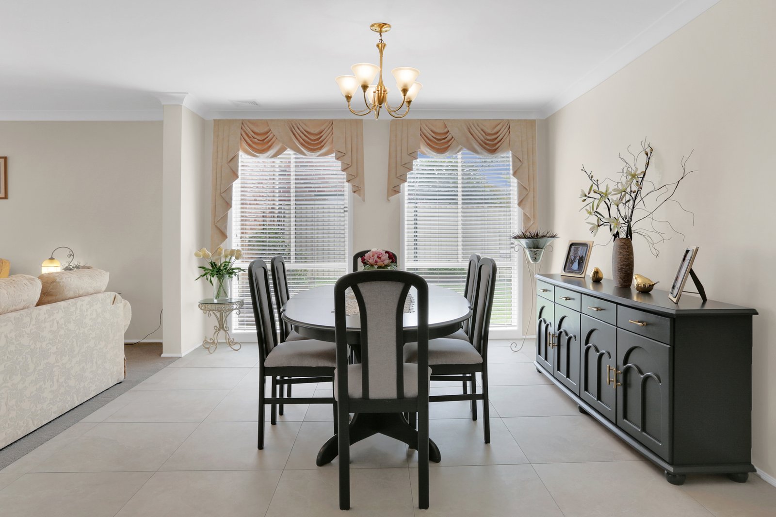 58 Sunnybank Crescent HORSLEY 9