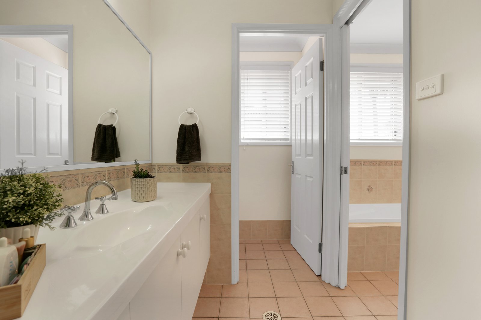 58 Sunnybank Crescent HORSLEY 12