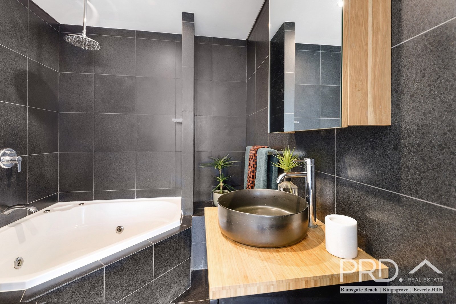 5/8 Water Street SANS SOUCI 16