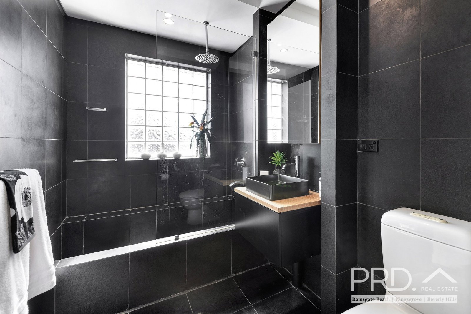 5/8 Water Street SANS SOUCI 17