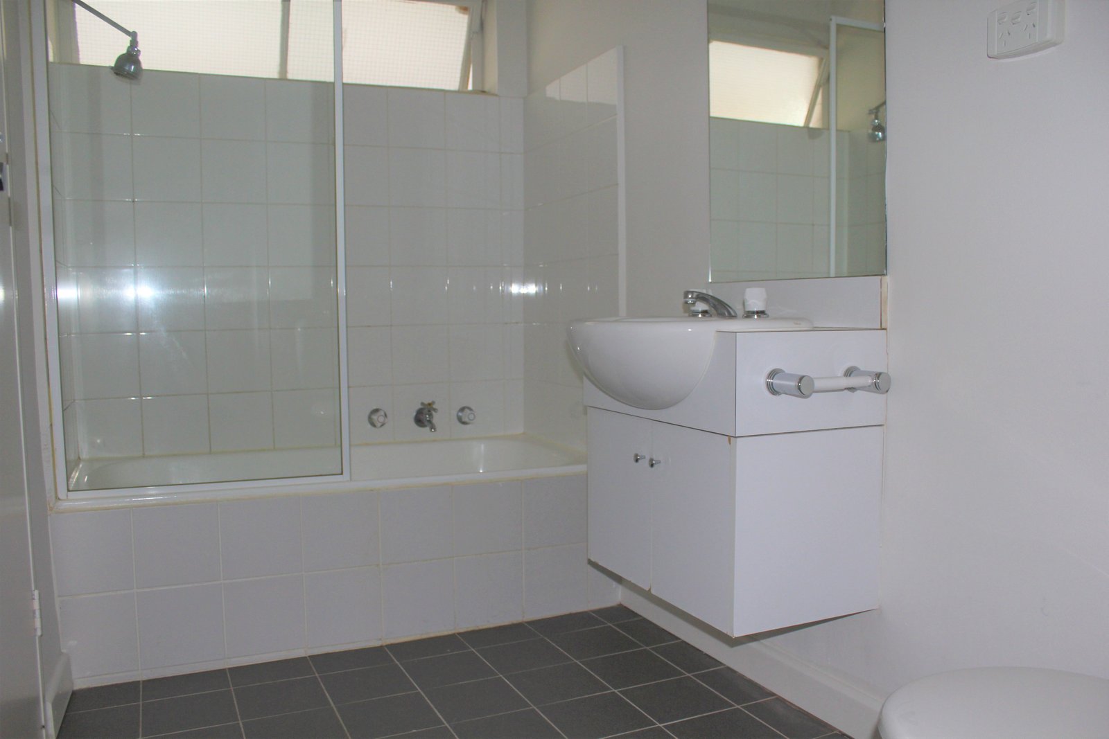 Gallery: 5/804 Warrigal Road