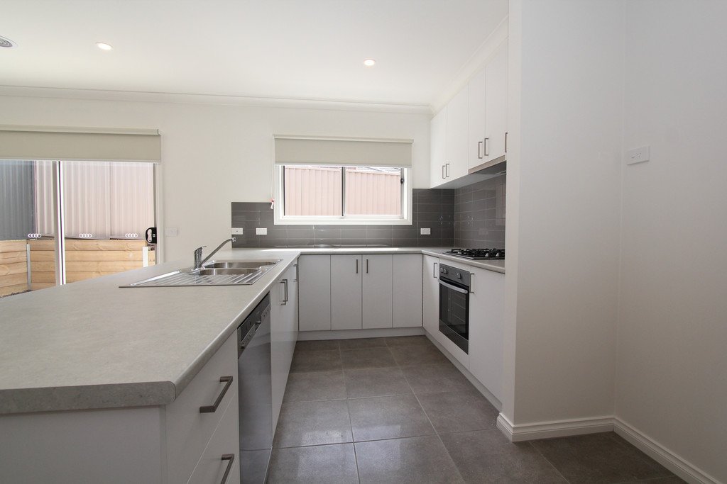 5/822 Geelong Road CANADIAN 2