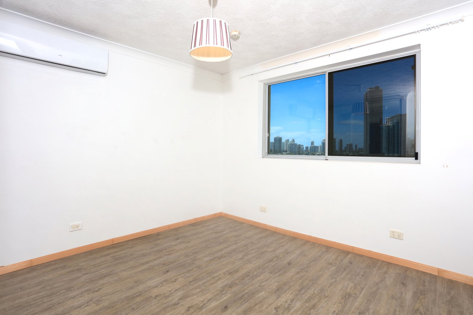 58/30 Marine Parade SOUTHPORT 6