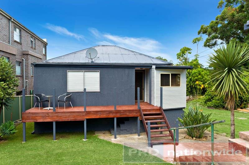 584 Henry Lawson Drive EAST HILLS 4