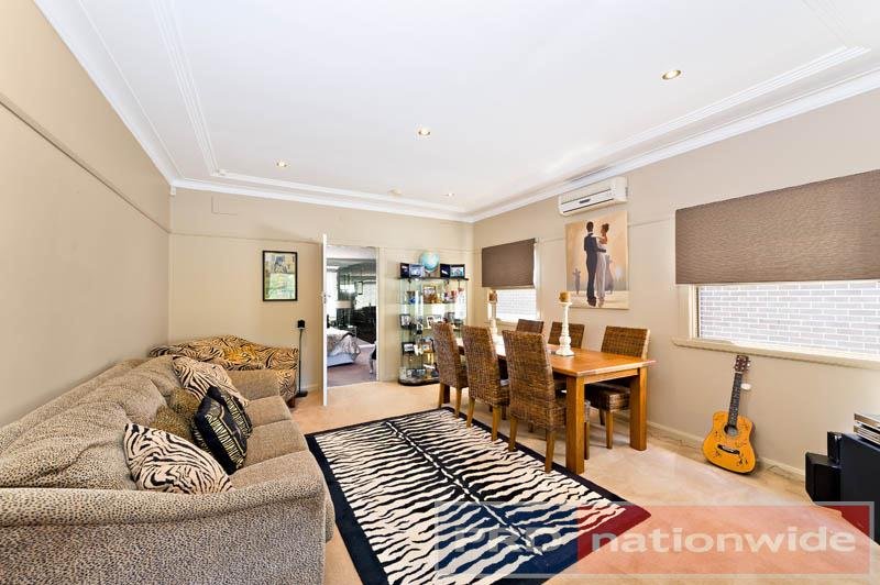 584 Henry Lawson Drive EAST HILLS 5