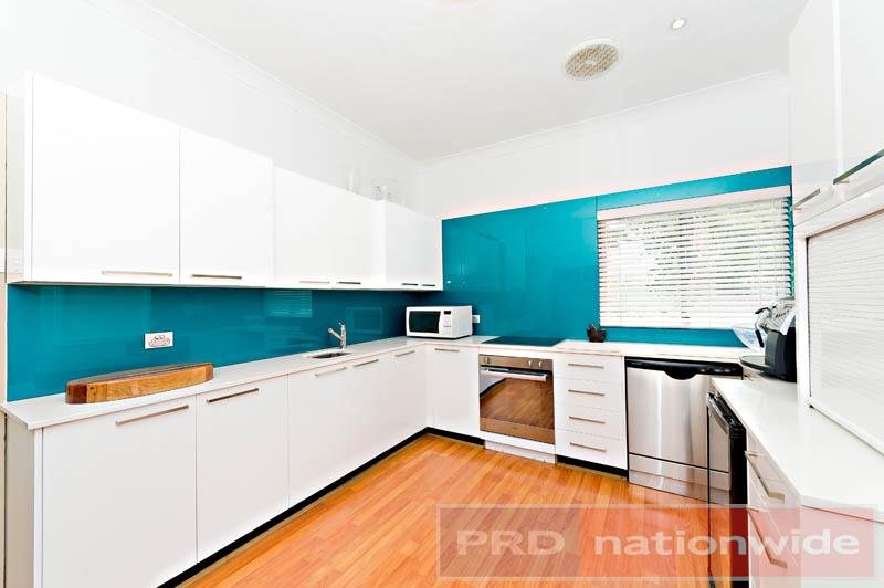 584 Henry Lawson Drive EAST HILLS 6