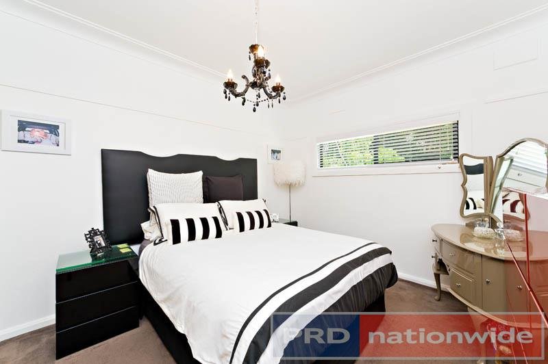 584 Henry Lawson Drive EAST HILLS 7